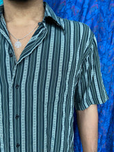 Load image into Gallery viewer, Striped Print Shirt
