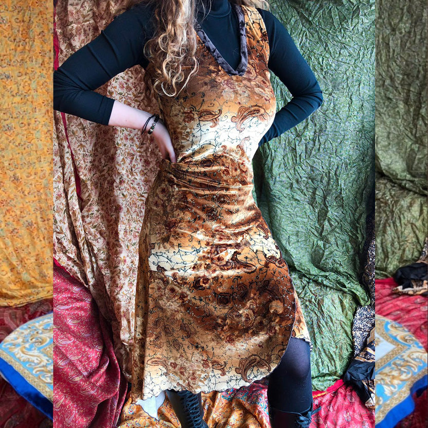 70's Velvet Body-Form Midi Dress